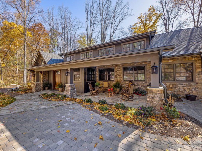 Property image 2 at 187 Southcliff Parkway, Fairview, NC 28730