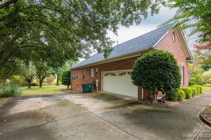 Property image 2 at 250 Falcon Ridge Road, Matthews, NC 28104