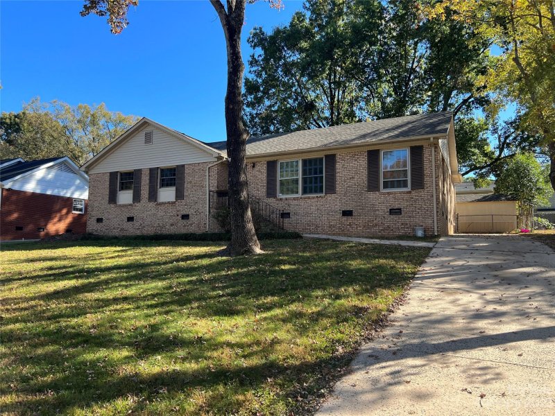 Property image 3 at 6512 Eaglecrest Road, Charlotte, NC 28212