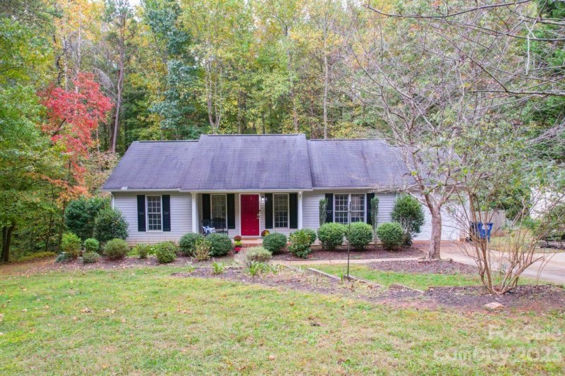 Property image 2 at 190 Creek View Road, Mooresville, NC 28117