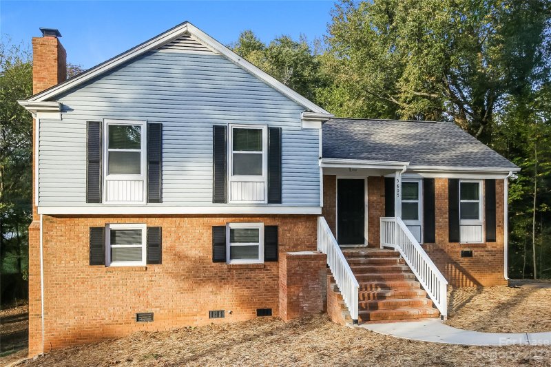 Property image 5 at 5805 Quiet Cove Court, Charlotte, NC 28215