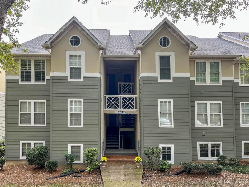 Property image 2 at 19827 Henderson Road, Cornelius, NC 28031