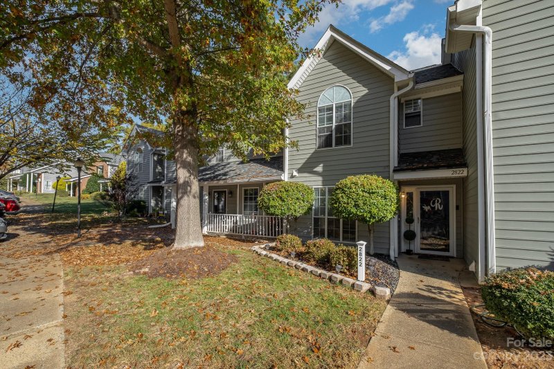 Property image 3 at 2822 Iron Gate Lane, Charlotte, NC 28212