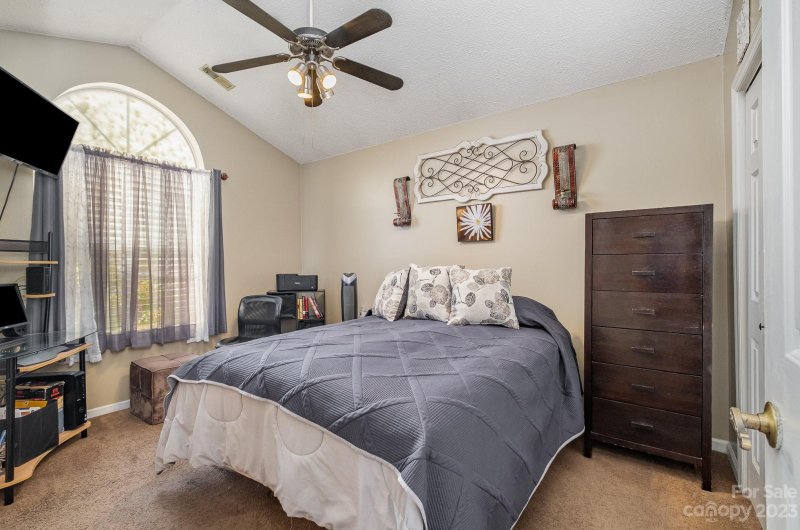 Property image 4 at 2822 Iron Gate Lane, Charlotte, NC 28212