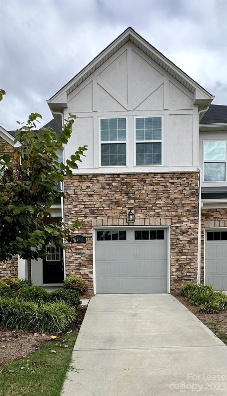 5840 Clan Maclaine Drive