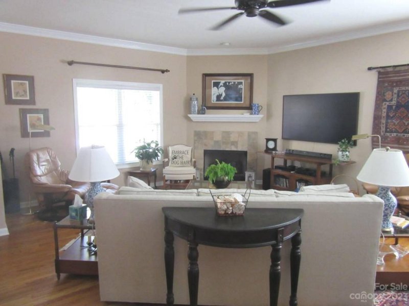 Property image 2 at 28 Old Creek Lane, Hendersonville, NC 28739