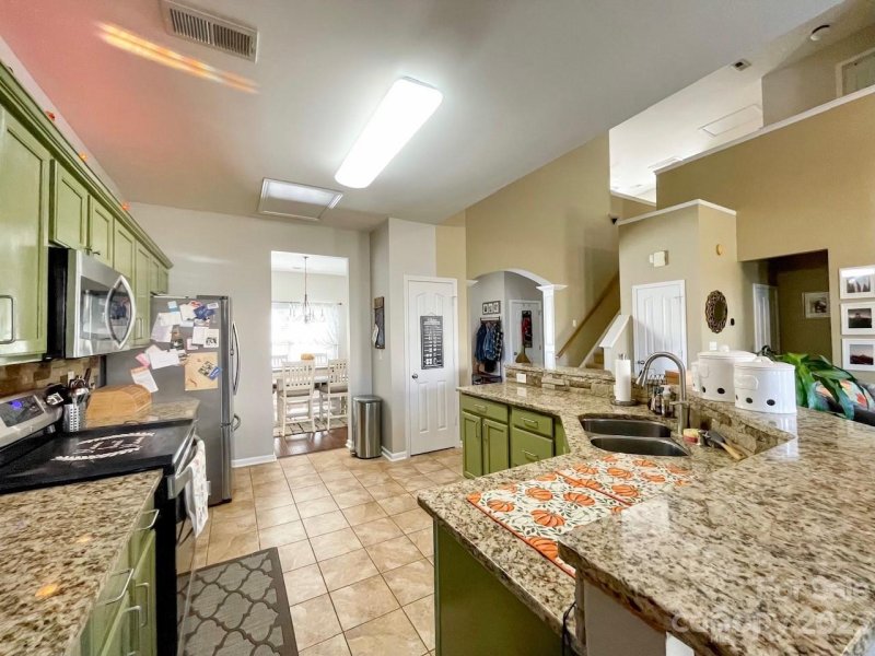 Property image 4 at 12304 Hunting Birds Lane, Charlotte, NC 28278