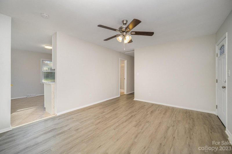 Property image 3 at 319 Barrymore Drive, Charlotte, NC 28213