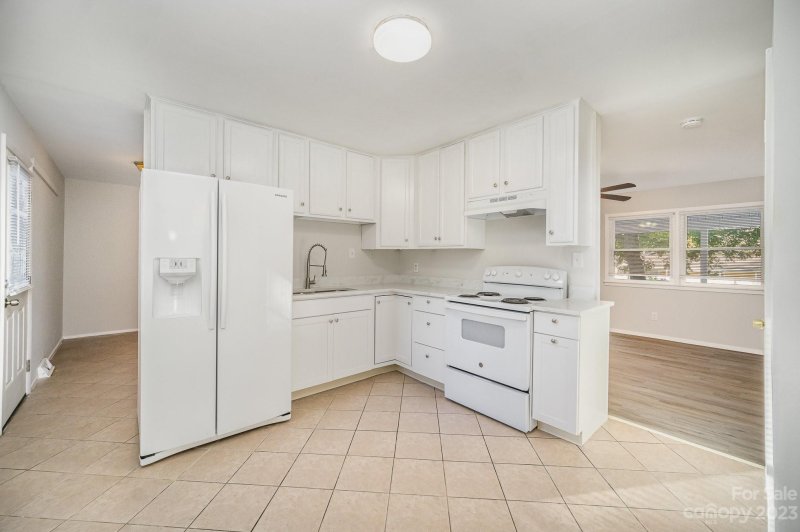 Property image 4 at 319 Barrymore Drive, Charlotte, NC 28213