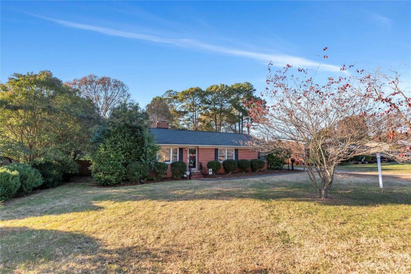 Property image 2 at 629 Armstrong Park Road, Gastonia, NC 28054