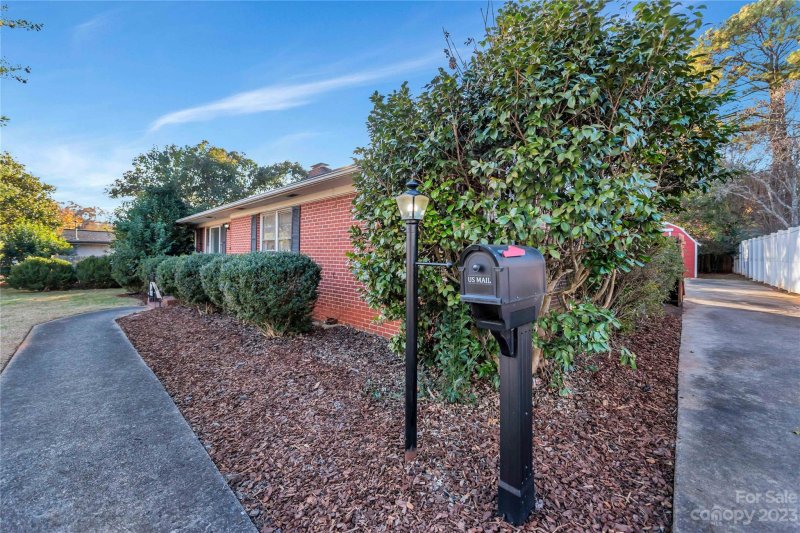 Property image 3 at 629 Armstrong Park Road, Gastonia, NC 28054