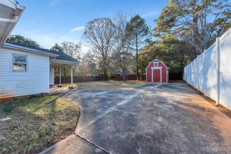 Property image 5 at 629 Armstrong Park Road, Gastonia, NC 28054