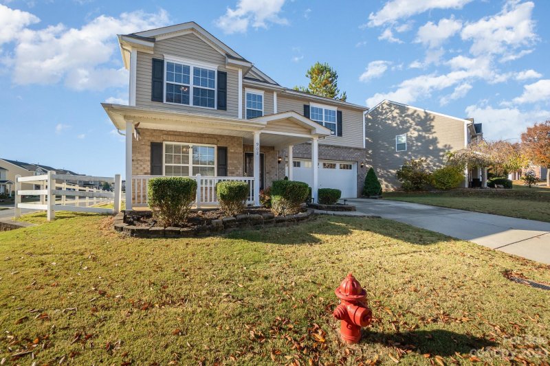 Property image 3 at 902 Silverberry Street, Gastonia, NC 28054