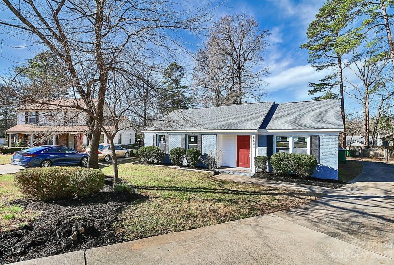 Property image 2 at 6800 Sun Ray Court, Charlotte, NC 28212