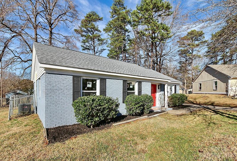 Property image 3 at 6800 Sun Ray Court, Charlotte, NC 28212