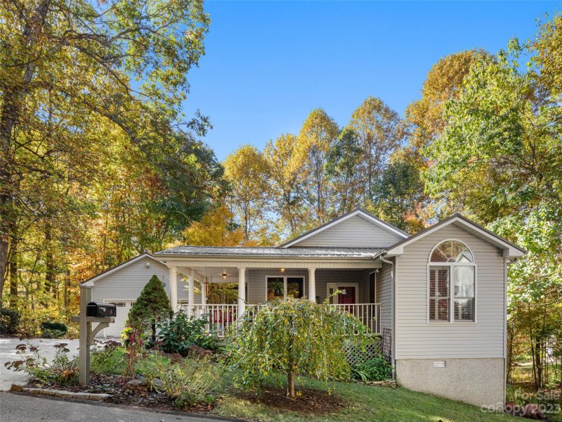 Property image 2 at 4 Summer Savory Court, Flat Rock, NC 28731