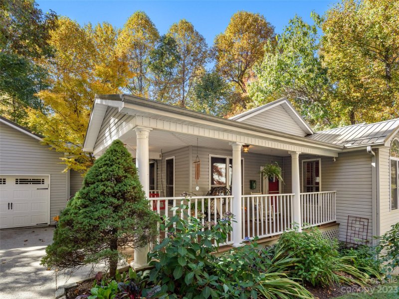 Property image 3 at 4 Summer Savory Court, Flat Rock, NC 28731