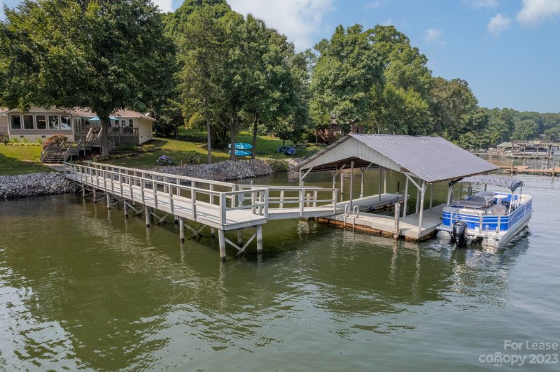 Property image 3 at 225 Paradise Peninsula Road, Mooresville, NC 28117