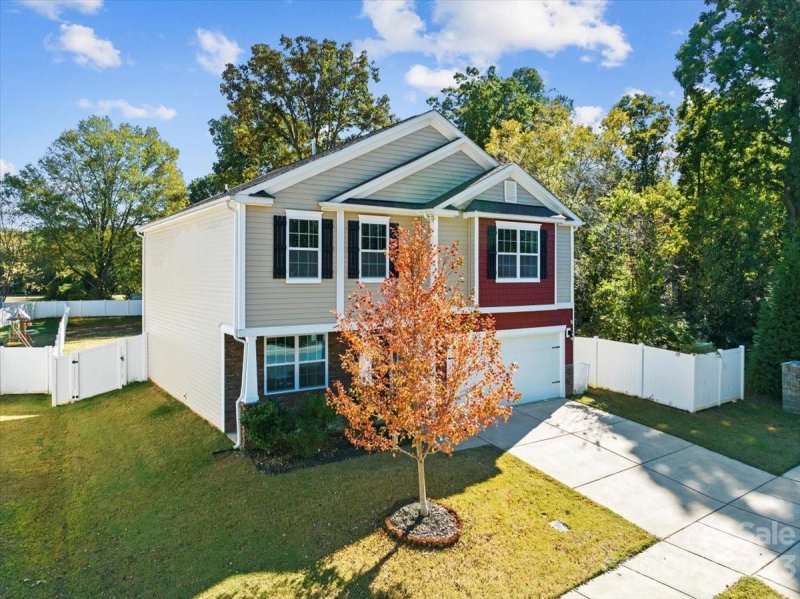 Property image 4 at 112 Kingsway Drive, Mooresville, NC 28115