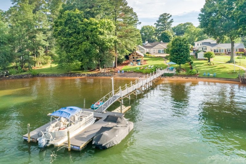 Property image 2 at 707 Isle Of Pines Road, Mooresville, NC 28117