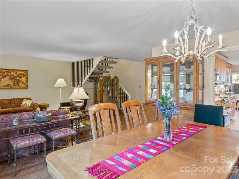 Property image 3 at 520 Crowfields Lane, Asheville, NC 28803