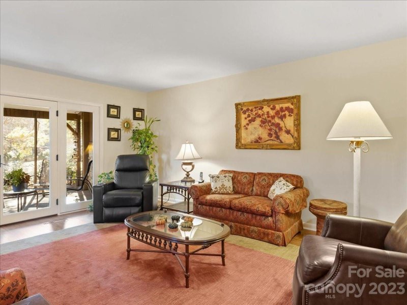 Property image 4 at 520 Crowfields Lane, Asheville, NC 28803