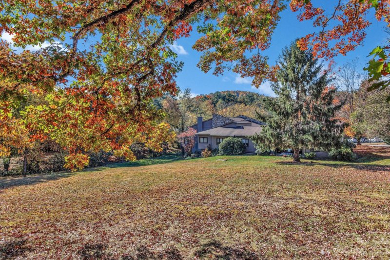 Property image 5 at 209 Crowfields Drive, Asheville, NC 28803