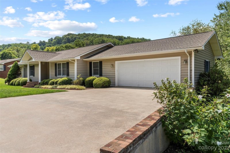 Property image 3 at 126 Auburn Park Drive, Waynesville, NC 28786