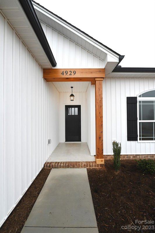 Property image 3 at 4929 Southview Drive, Hickory, NC 28602