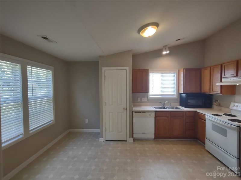 Property image 4 at 1139 Hipp Road, Charlotte, NC 28216