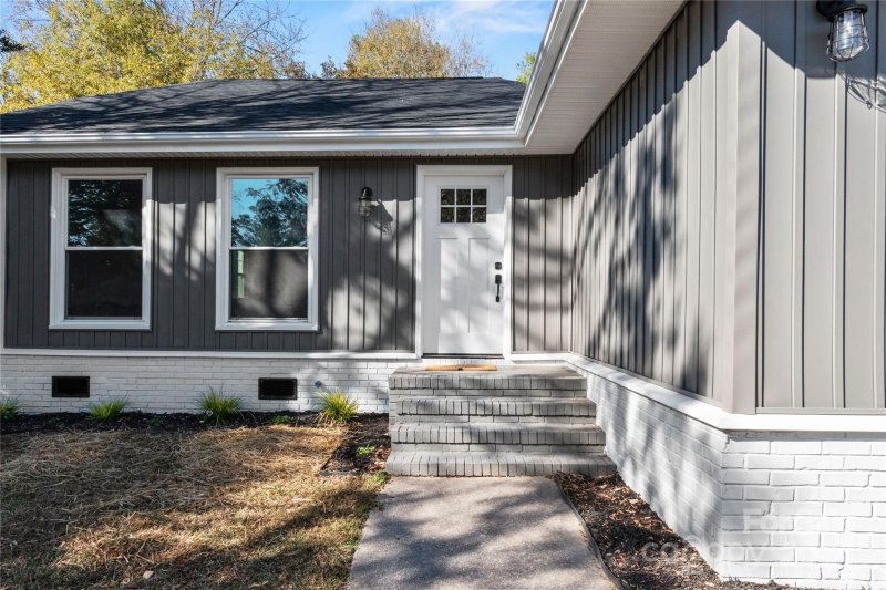 Property image 5 at 1427 Fox Run Drive, Charlotte, NC 28212