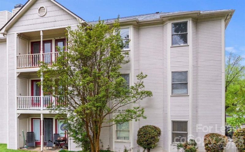 Property image 2 at 6146 Meadow Rose Lane, Charlotte, NC 28215