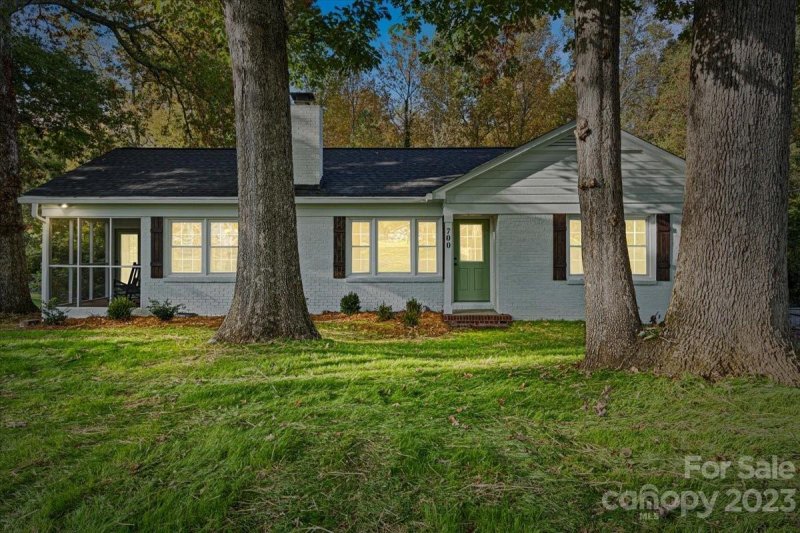 Property image 2 at 700 Crestwood Avenue, Gastonia, NC 28054