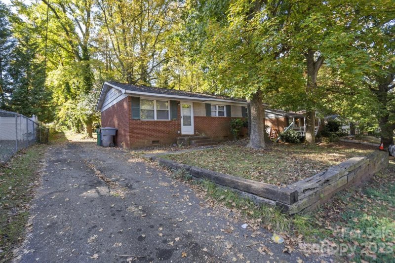 Property image 2 at 235 Edgegreen Drive, Charlotte, NC 28217