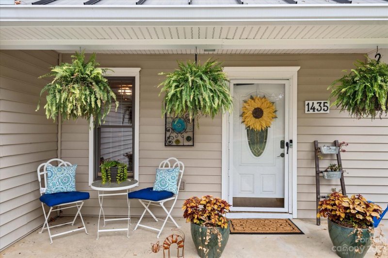 Property image 2 at 1435 33rd Avenue, Hickory, NC 28601