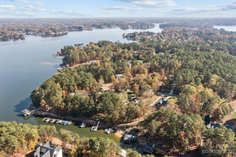 Property image 4 at 2483 Wellesbourne Lane, Sherrills Ford, NC 28673