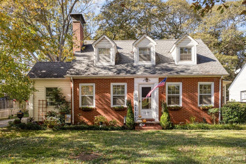 Property image 2 at 1209 Oakwood Avenue, Gastonia, NC 28052