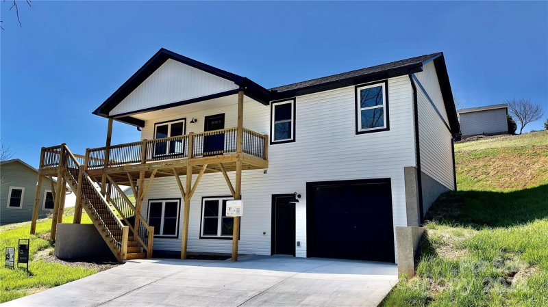 Property image 3 at 121 Ponder Street, Mars Hill, NC 28754