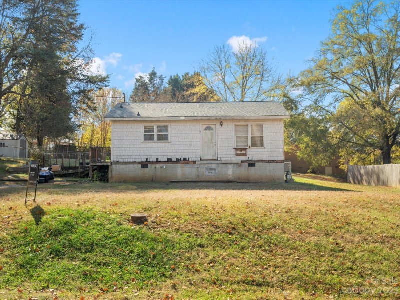 Property image 2 at 404 Dover Drive, Bessemer City, NC 28016