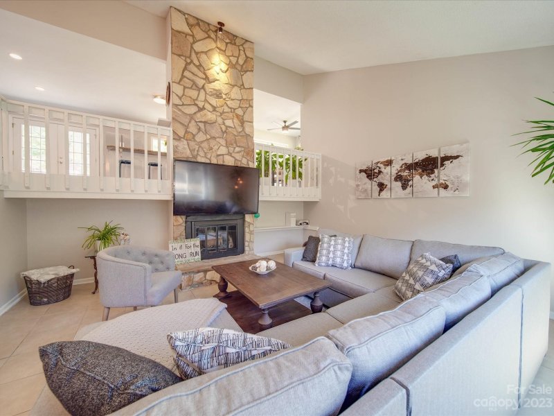 8140 Rittenhouse Circle