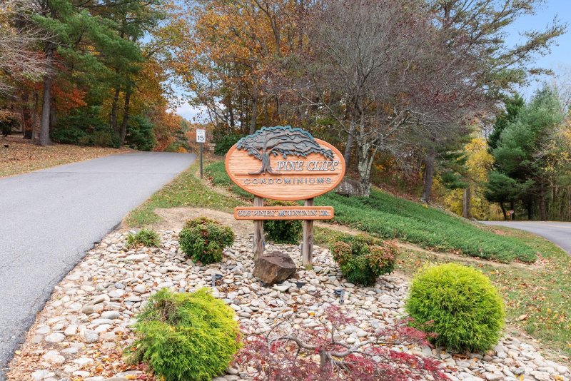 Property image 2 at 305 Piney Mountain Drive, Asheville, NC 28805