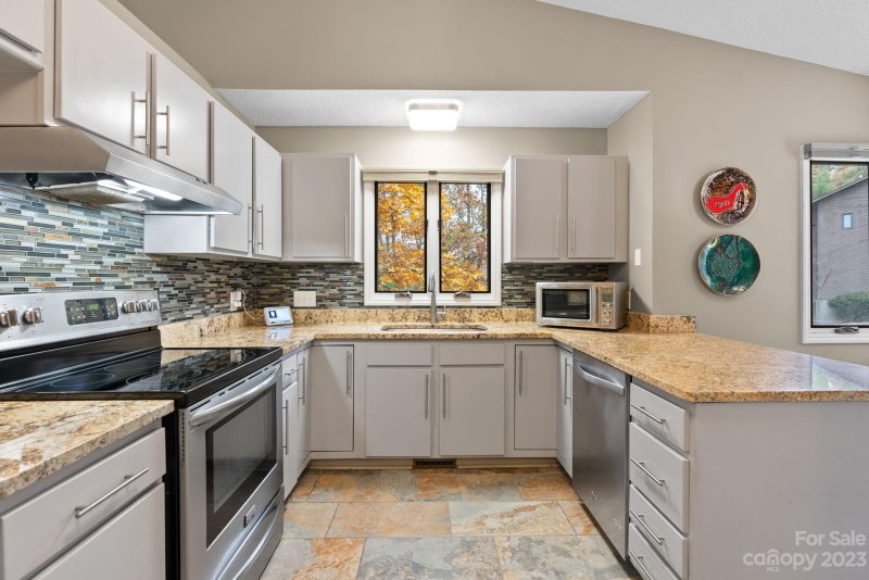 Property image 3 at 305 Piney Mountain Drive, Asheville, NC 28805