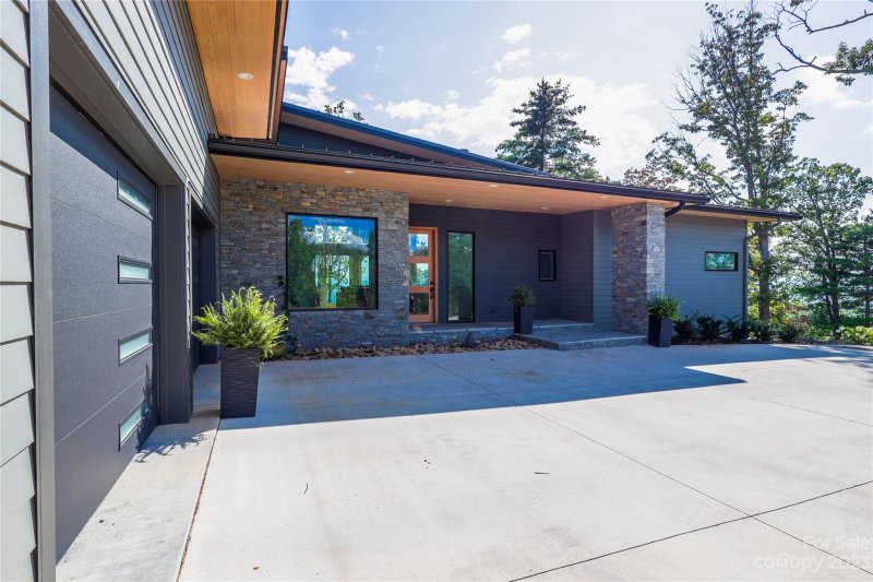 Property image 3 at 337 Retreat Ridge Way, Asheville, NC 28804