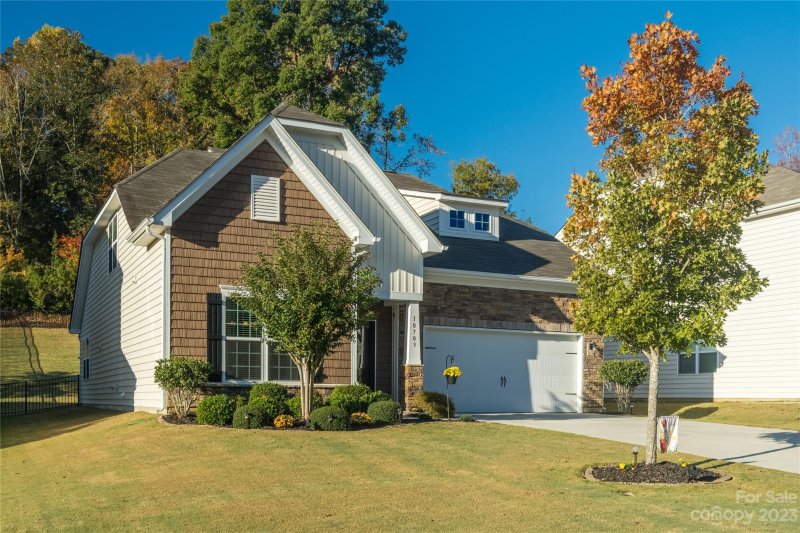 10703 Sapphire Trail