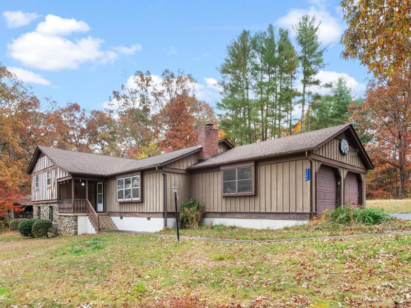 Property image 3 at 3200 Hickory Hill Road, Hendersonville, NC 28792