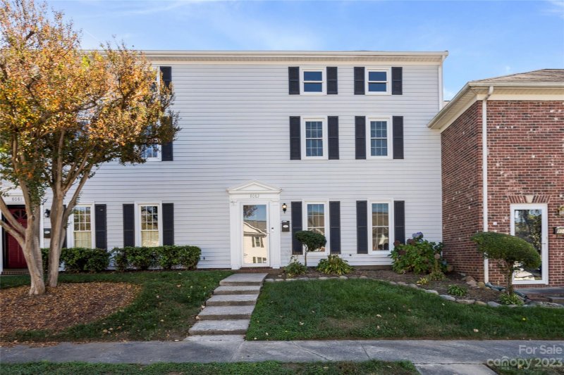 8083 Regent Park Lane