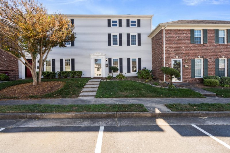 Property image 2 at 8083 Regent Park Lane, Charlotte, NC 28210