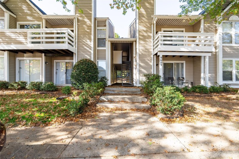 Property image 2 at 9609 Vinca Circle, Charlotte, NC 28213