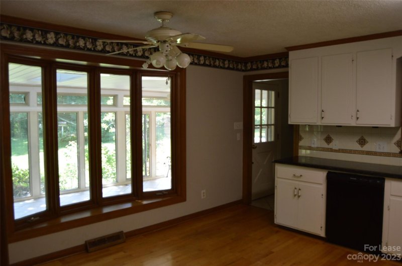 Property image 2 at 3216 Wentworth Street, Statesville, NC 28625