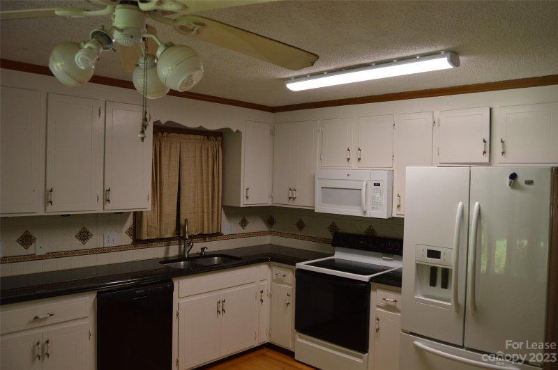 Property image 3 at 3216 Wentworth Street, Statesville, NC 28625